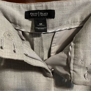 White House Black Market size 6. Light gray dress slacks in very good condition